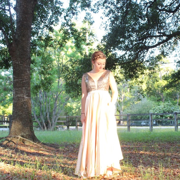 PROM DRESS ! - Picture 2 of 8